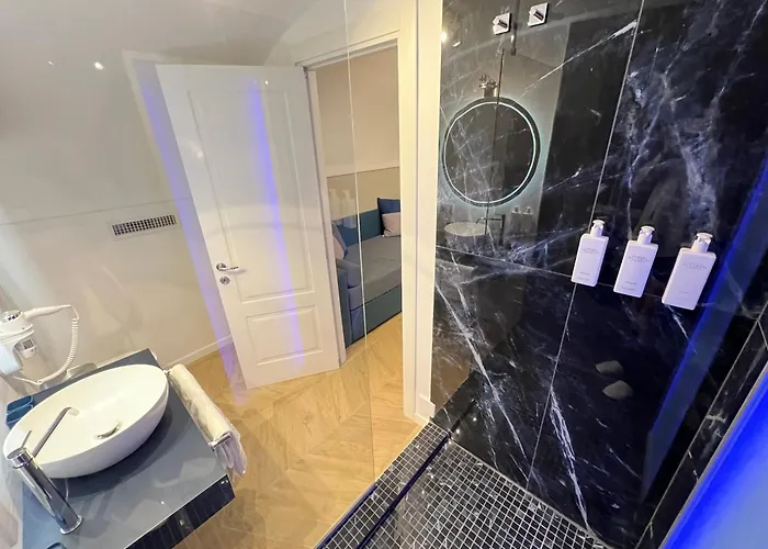Luxury Blue Suites- דירה